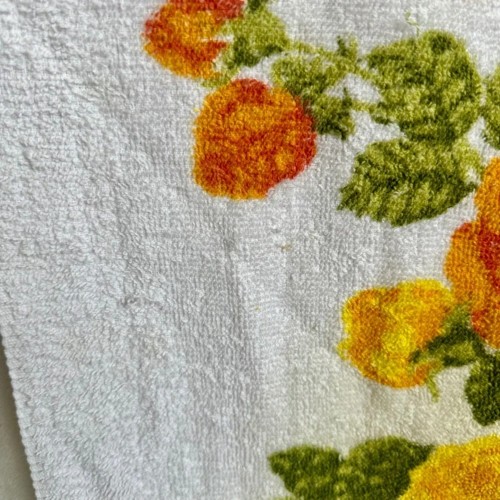 Vintage 70s Rose Floral Terry Cloth Bath Towel Fringed All Cotton Made in USA